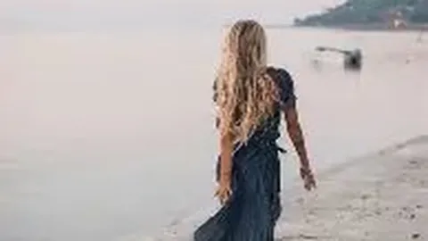 球场上共筑情谊，劳模与球星共燃校园篮球激情