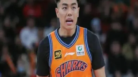 “安东尼背后铲球被红牌罚下，恐缺席皇马之战！”